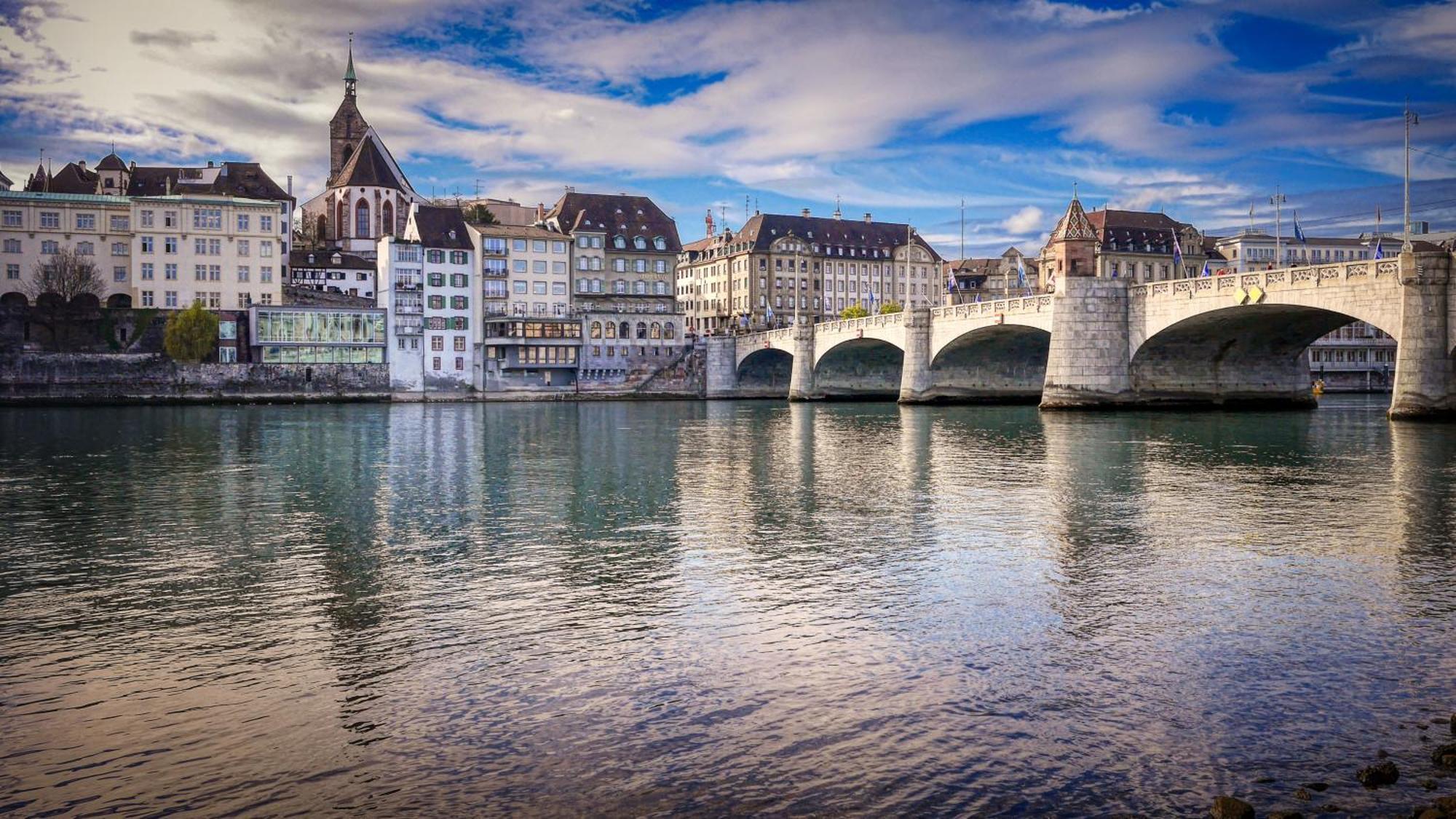 City Center Rooftop Balcony-Studio At Town Hall Basel Luaran gambar